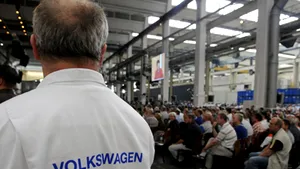 Porsche şi-a majorat participaţia la Volkswagen