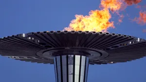Torţa olimpică a fost stinsă, flacăra continuă să ardă