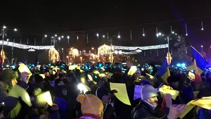 PROTESTE de 1 DECEMBRIE, în Capitală şi în ţară | Piaţa Victoriei: Tricolor uman/ Oamenii, în stradă şi la Cluj şi Oradea | FOTO, VIDEO