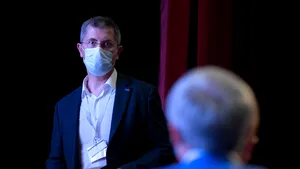 Scandalul din USR e departe de final. Tabara Barna a cerut, prin vot, desecretizarea înregistrării şedinţei în care Cioloş ameninţa cu demisia