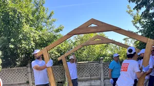 Organizaţia Narada şi compania CEZ au reparat săli de clasă, un spaţiu exterior şi o bibliotecă