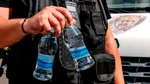 Caniculă extremă în București: Primăria Capitalei distribuie mii de sticle de apă