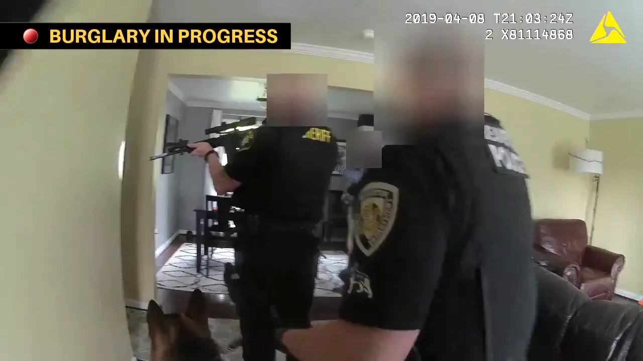 Operaţiune în forţă a poliţiştilor americani/ Credeau că vor găsi un hoţ periculos, dar au trecut printr-o păţanie demnă de o comedie | VIDEO
