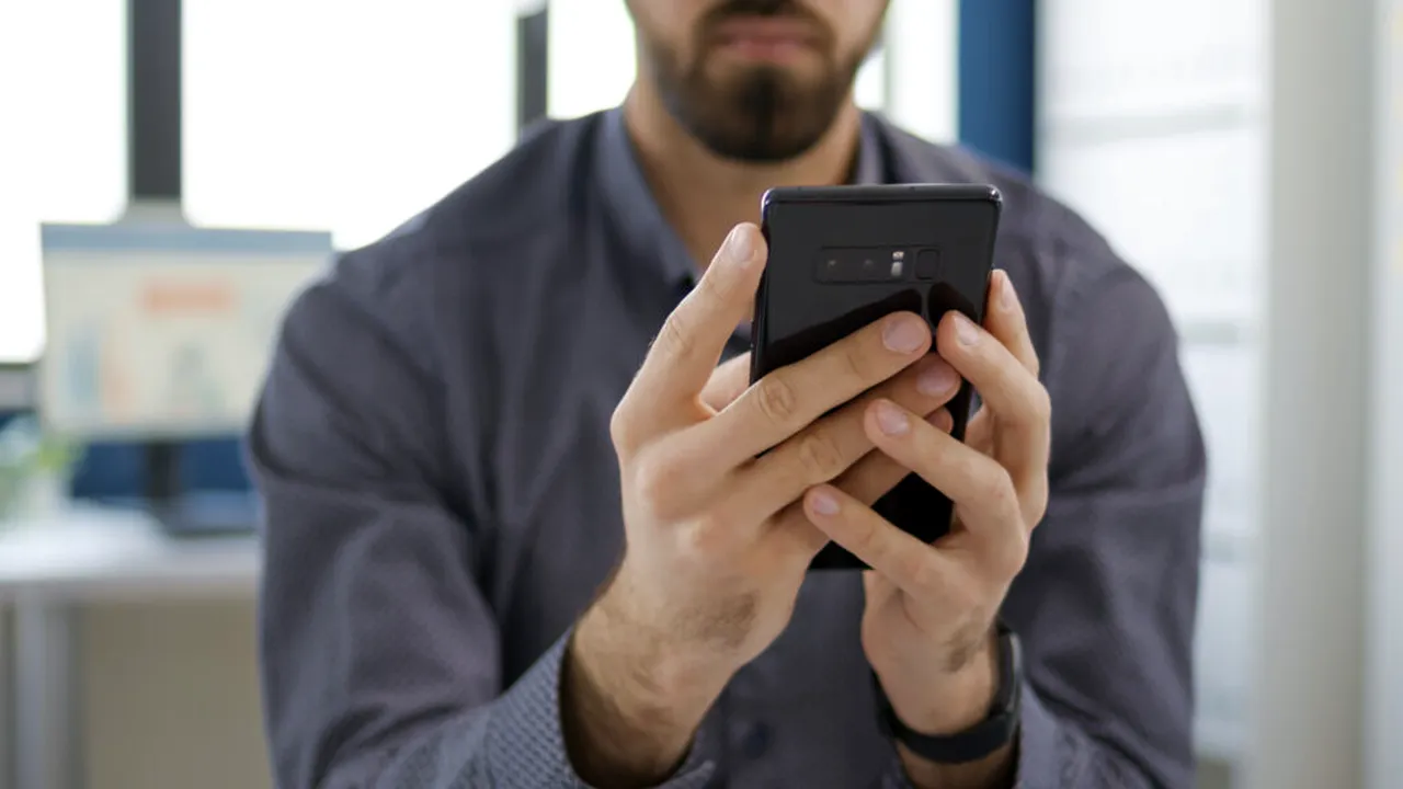 Val de SMS-uri false în numele Agenției Fiscale din Italia: cum recunoști o escrocherie