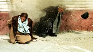 Decizia executării soţilor Ceauşescu de Crăciun, luată de Iliescu într-o toaletă. „După execuţie, am băut o sticlă de coniac şi m-am culcat”