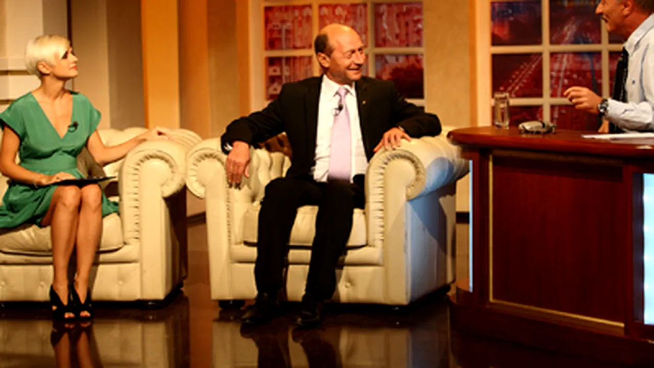 Băsescu recită o poezie scrisă de el, la show-ul Divertis de la Pro TV - VIDEO
