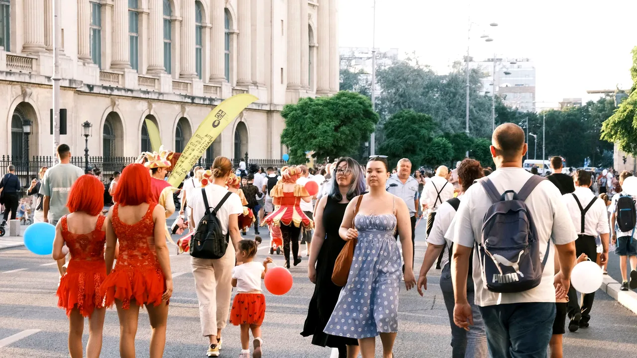 Calea Victoriei devine pietonală duminică, 30 iulie, şi atrage cu spectacole de teatru şi de dans


