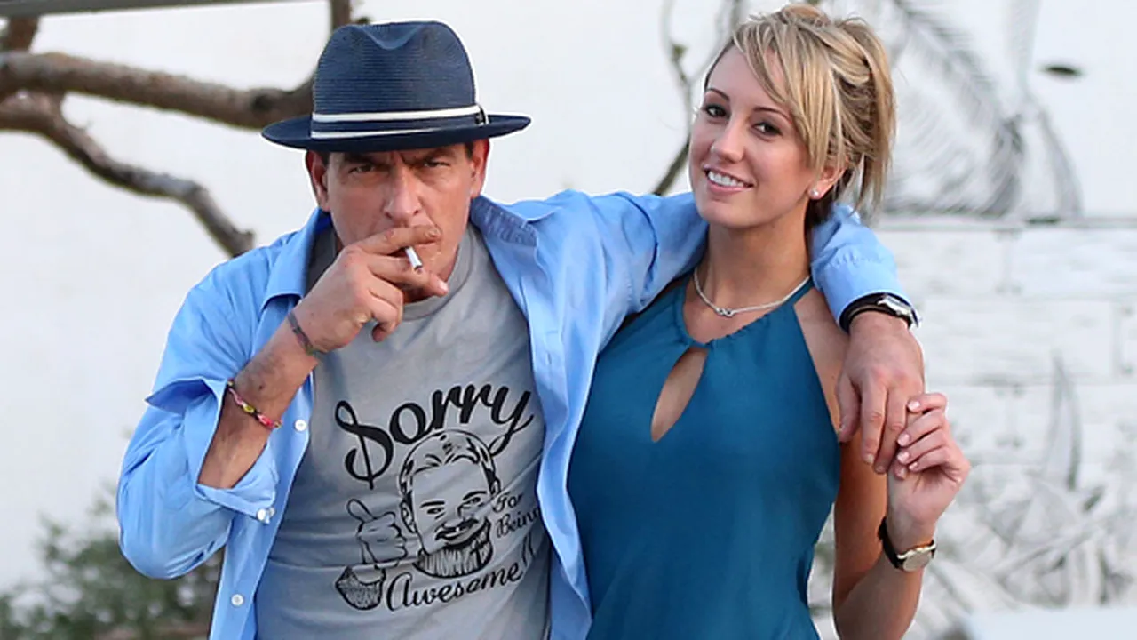 Charlie Sheen spune că afirmaţia despre căsătoria sa cu o starletă porno a fost o glumă