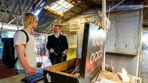 HUB cultural inedit la Timișoara: postul de radio care a emis dintr-o valiză, transformat într-un radio „de mall”