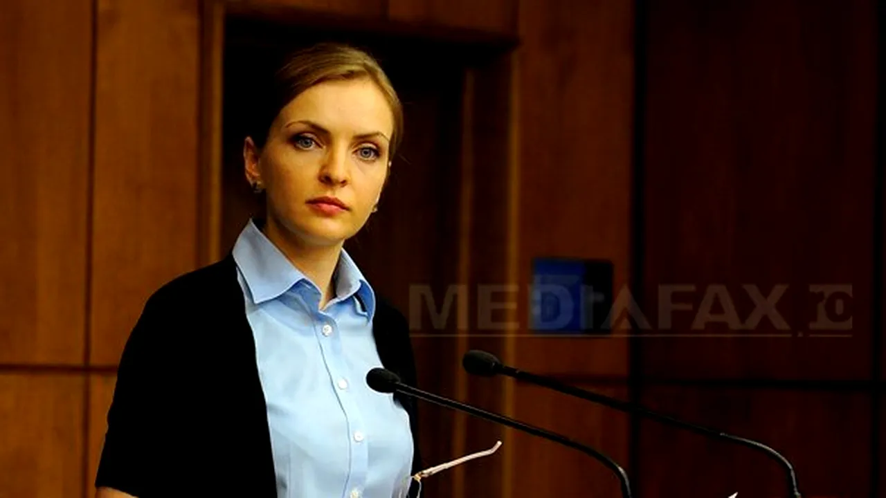 Muntean: Soţia premierului a stat doi ani în concediu pentru prima fetiţă şi un an la al doilea copil