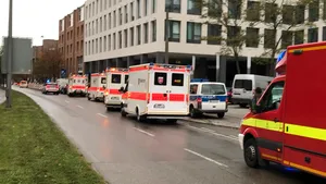 ATAC la München | Opt persoane au fost rănite, după ce un individ a atacat trecători cu un cuţit. Agresorul, prins după o amplă operaţiune | FOTO, VIDEO