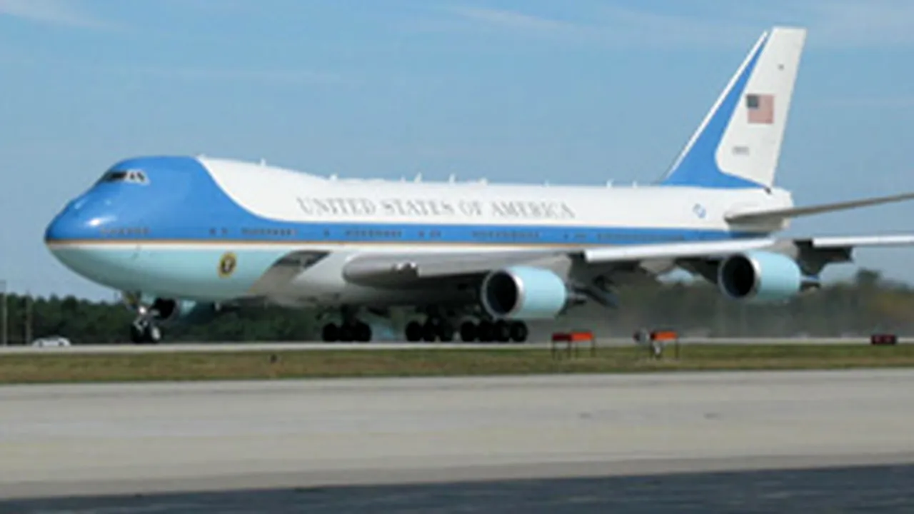 Coduri ale Air Force One, furnizate Rusiei de filiala unei companii de securitate