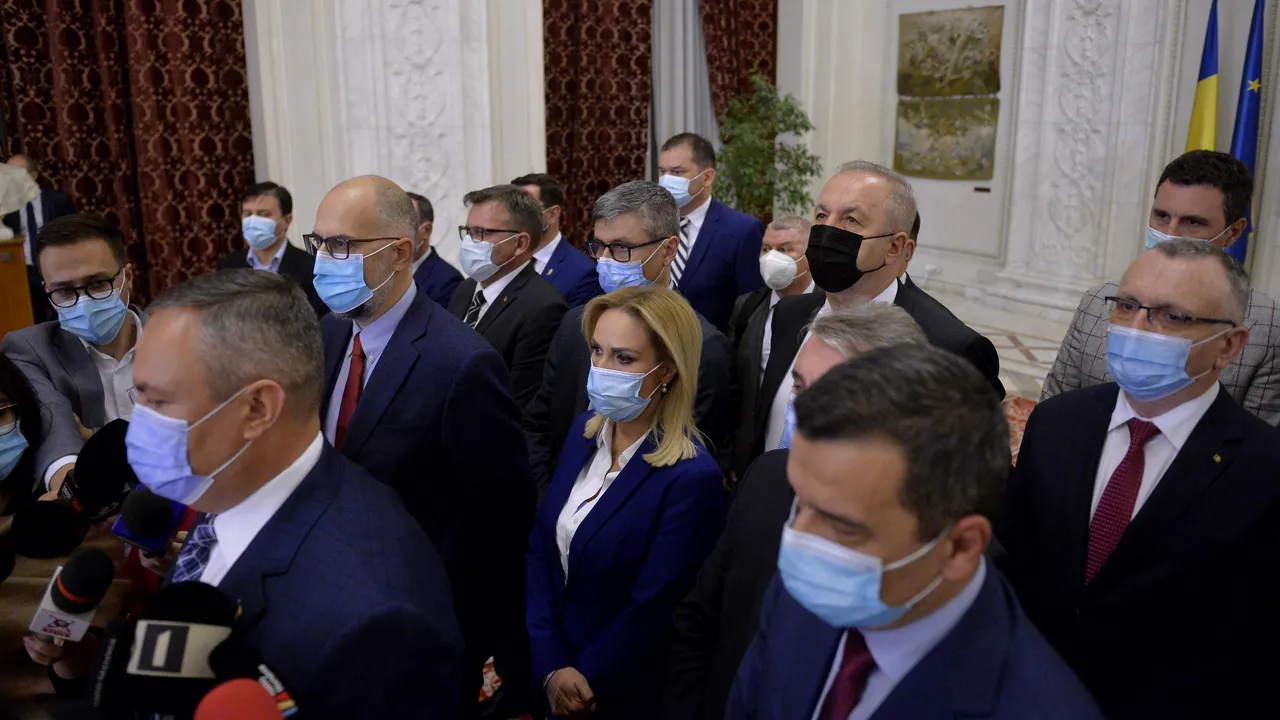 Ion Cristoiu: De ce au fost forţaţi să demisioneze Vasile Dîncu şi Sorin Cîmpeanu?