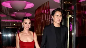 Katy Perry şi Justin Trudeau confirmă relaţia: Prima apariţie oficială la Paris, moment de afecțiune în public