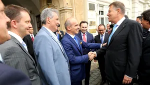 Klaus Iohannis, la prima acţiune oficială de campanie, către PNL: Veţi guverna cu un guvern de tranziţie | Orban: Va veni la putere o forţă politică care respectă libertatea