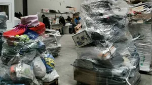 „Cadoul” Marii Britanii pentru noi: Containerele au ajuns azi în Portul Constanţa şi conţinutul figura drept „obiecte second-hand”