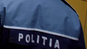 Imagini cu persoane îmbrăcate în poliţişti care par a fura. Poliţia face anchetă - VIDEO