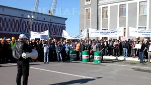 Sindicaliştii din Portul Constanţa cer preşedintelui Iohannis şi Guvernului să demită conducerea APM