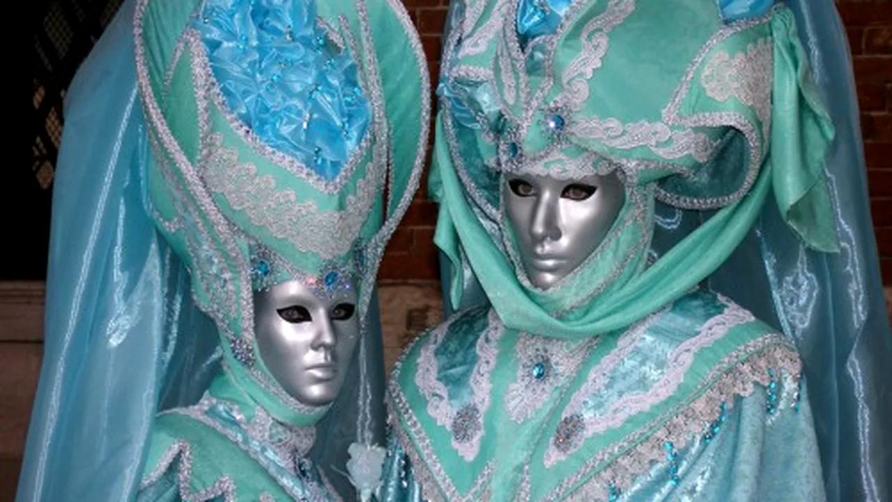 Spectacol la Veneţia: A început Carnavalul