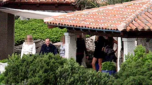 El Pais publică fotografii de la petrecerile lui Berlusconi în Sardinia