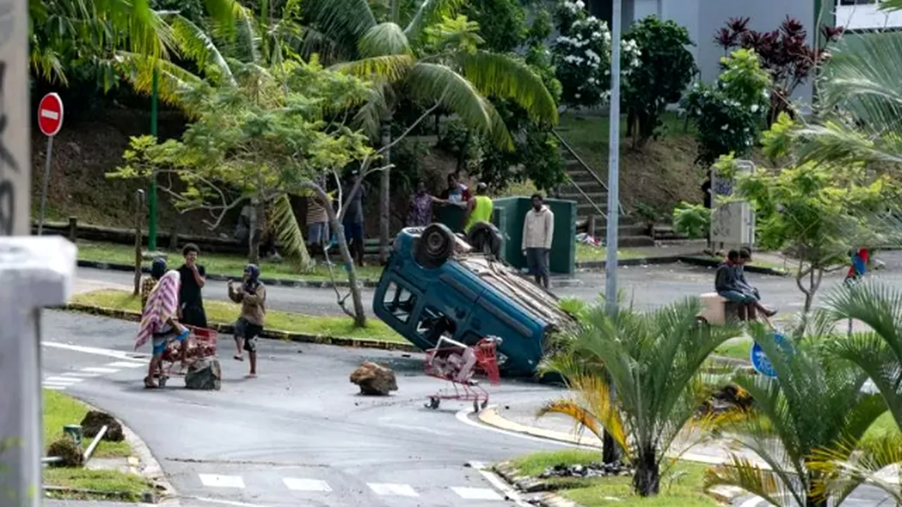 Australienii blocaţi în Noua Caledonie rămân fără mâncare pe fondul tulburărilor civile