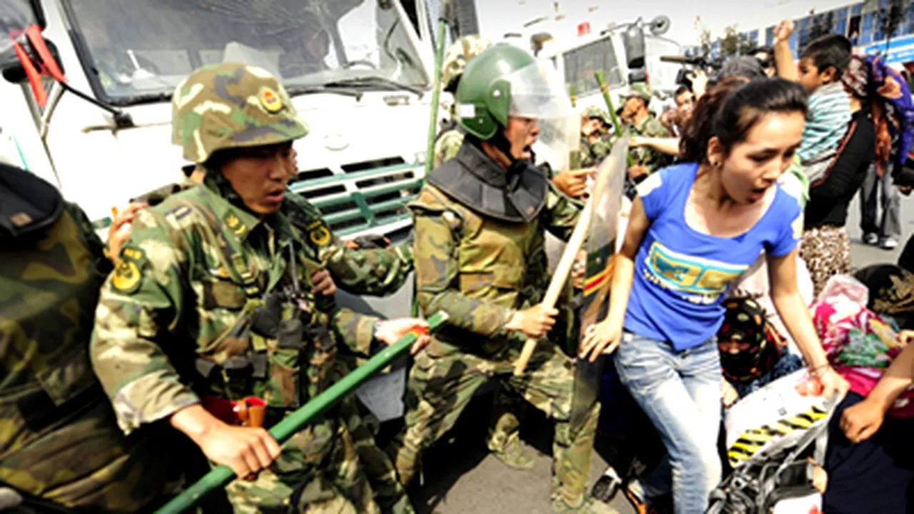 Peste 1.400 de persoane, arestate în legătură cu violenţele din Xinjiang - VIDEO, GALERIE FOTO