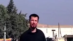 Gruparea SI difuzează o înregistrare video cu ostaticul britanic John Cantlie la Kobane - VIDEO