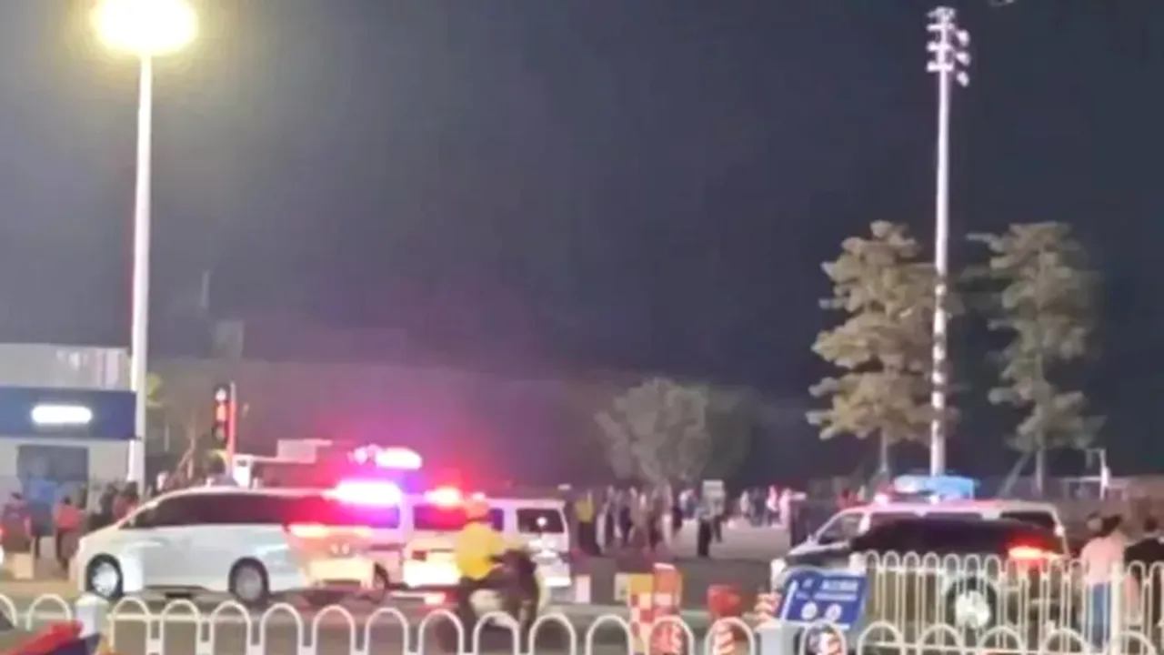 Carnagiu în China: o maşină a intrat în mulţime lângă stadionul Zhuhai provocând 35 de morţi şi 43 de răniţi