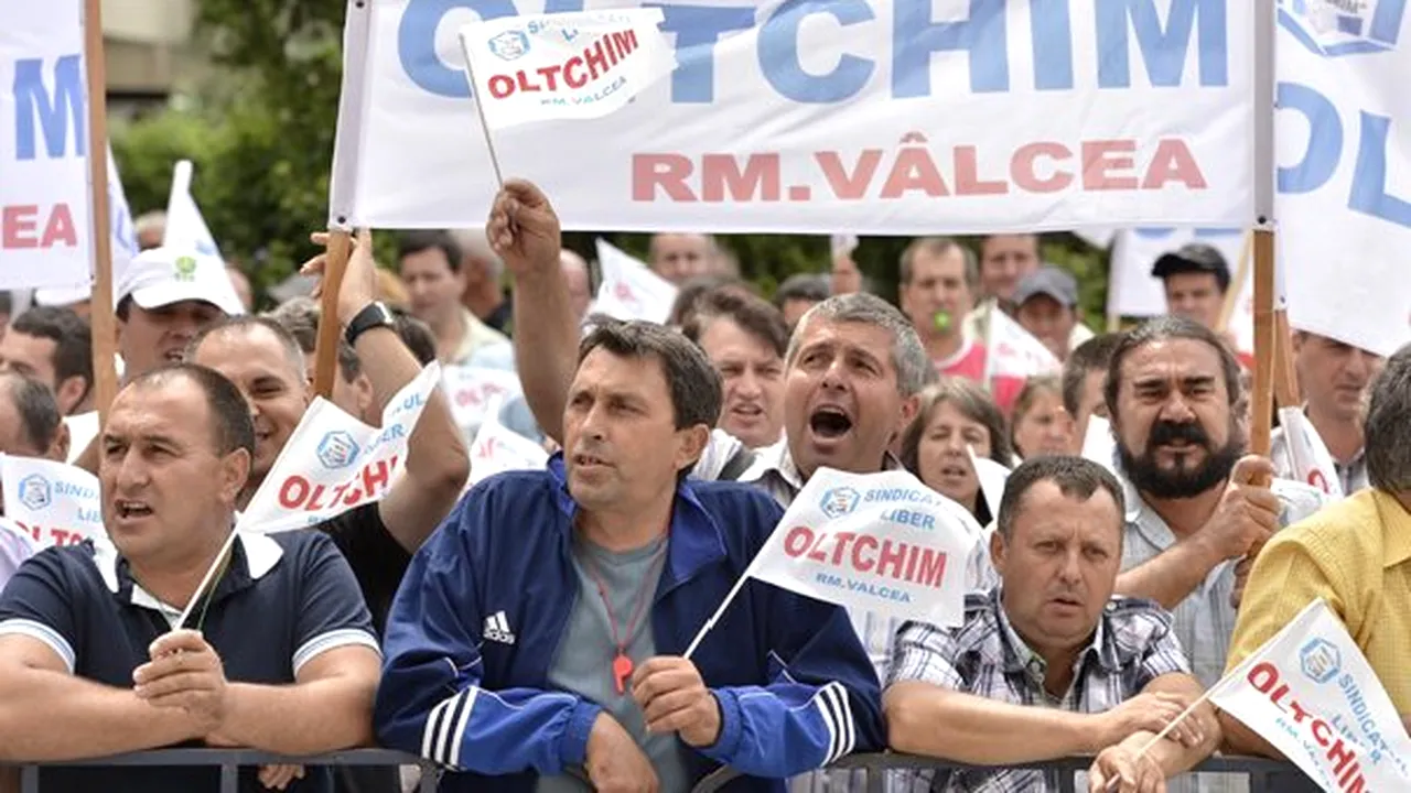 Proteste la Oltchim: Aproximativ 100 de angajaţi s-au năpustit în sediu. Ponta: Nu trebuie să speriem investitorii