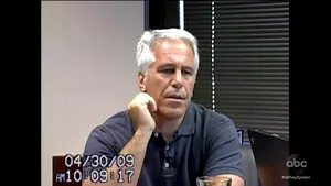 Un medic legist susţine că Jeffrey Epstein a fost, de fapt, ucis. Ce „dovezi” are