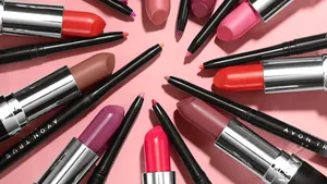 Achiziţie de 2 miliarde dolari pentru compania de cosmetice AVON: Pe ce loc mondial va urca brand-ul