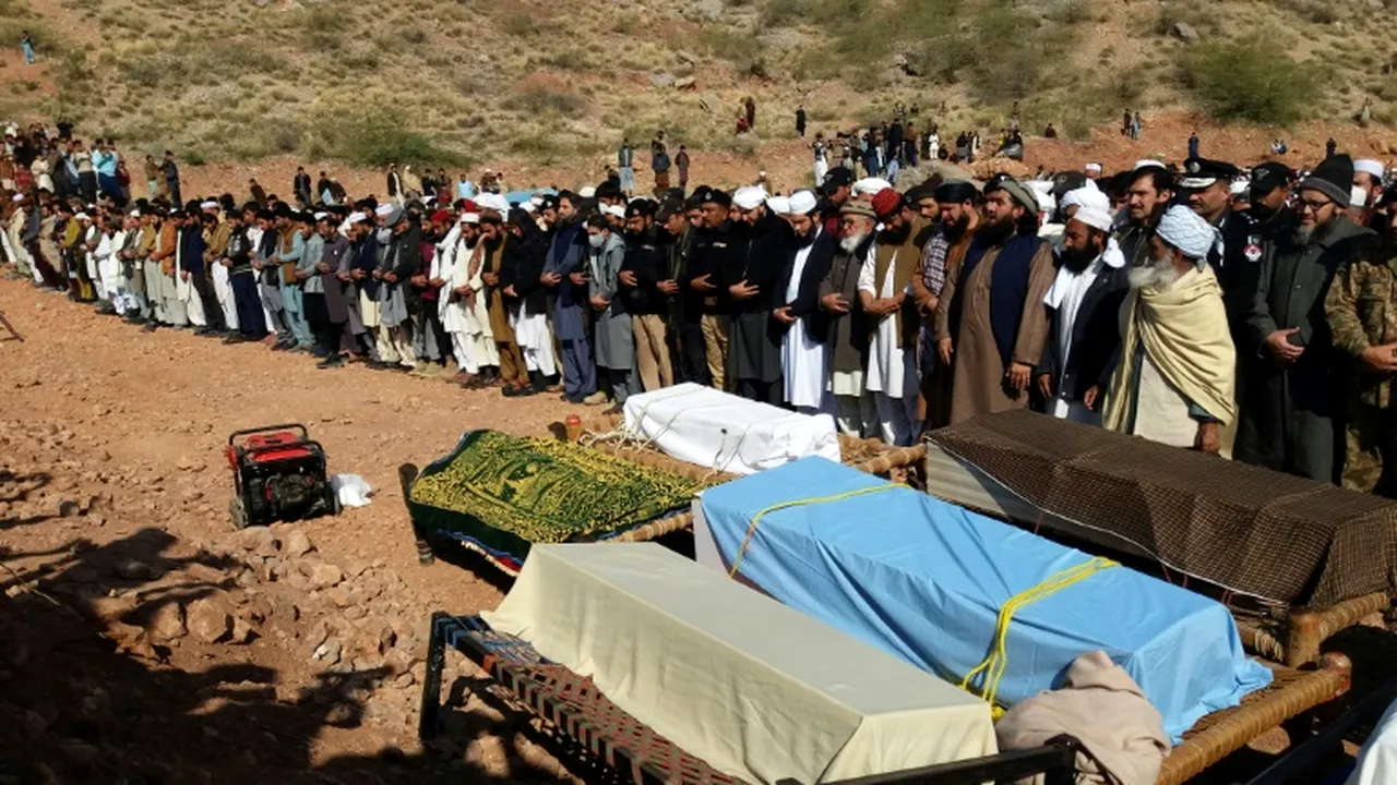 Pakistan: 49 de copii s-au înecat după ce o barcă supraîncărcată s-a răsturnat într-un lac