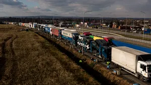 Fermierii polonezi au reluat protestul la graniţa cu Ucraina