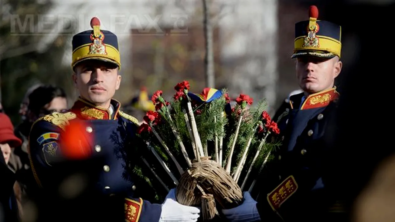26 de ani de la Revoluţia din 1989: Mai multe ceremonii au avut loc în Bucureşti. Dacian Cioloş a depus o coroană la monumentul din Piaţa Universităţii - GALERIE FOTO