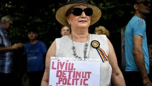 Protest la Palatul Cotroceni. Manifestanţii cer demisia preşedintelui Klaus Iohannis şi eliberarea lui Liviu Dragnea | FOTO
