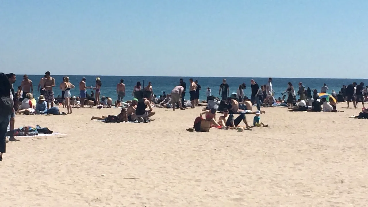 Droguri pe litoral: 11 tineri, prinşi de jandarmi cu joint-uri în Mamaia şi Vama Veche