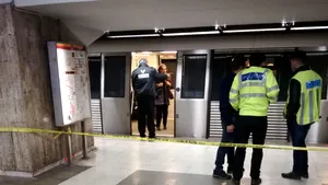 CRIMA de la metrou. Femeia suspectată că a ucis o tânără de 25 de ani, împingând-o în faţa metroului, a fost reţinută/Ministrul de Interne mulţumeşte cetăţenilor pentru solidaritate