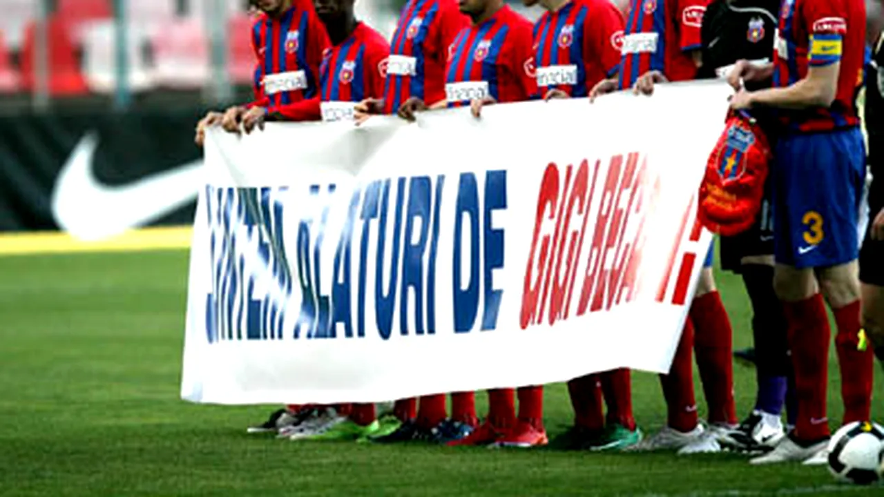Jucătorii stelişti au intrat pe teren cu un banner de susţinere pentru Becali