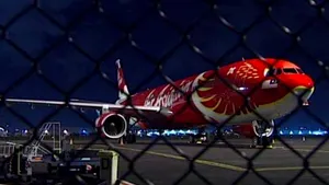 Un avion a fost nevoit să aterizeze de urgenţă în Australia, după o coliziune cu mai multe păsări - FOTO