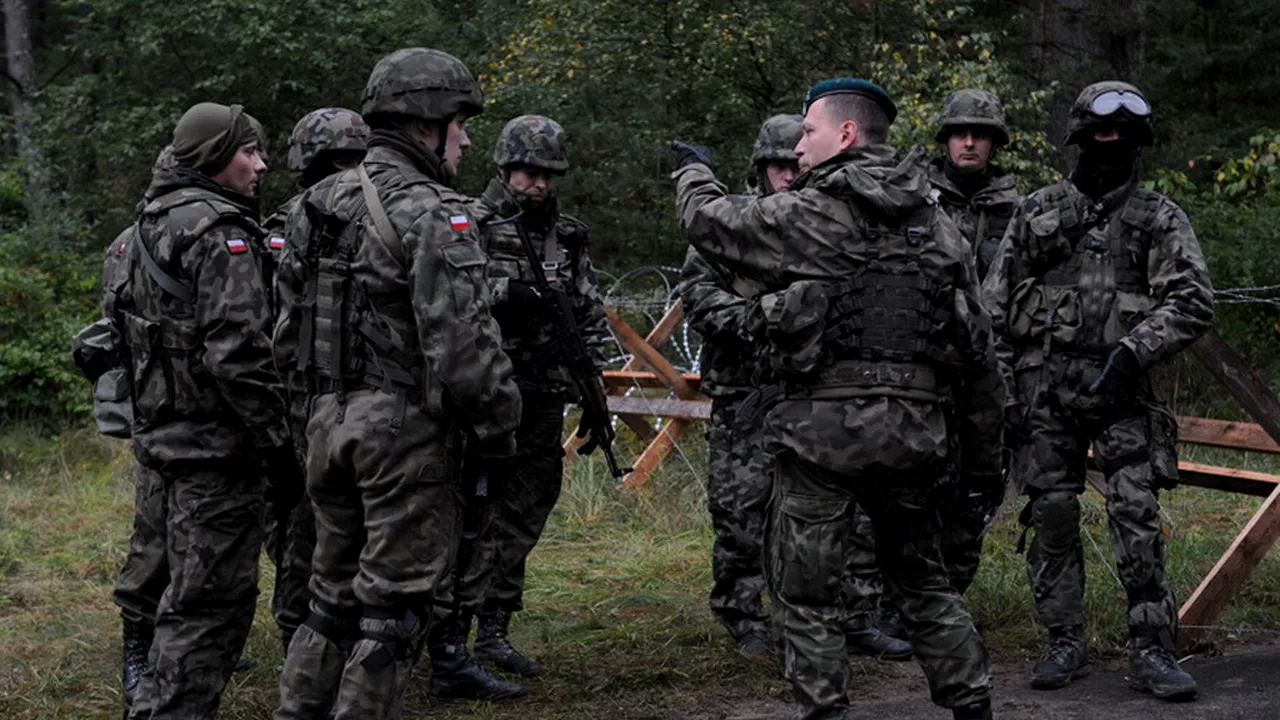 Polonia trimite încă 1000 de soldaţi la graniţa cu Belarus din cauza riscului crescut de război. Lituania şi Letonia sunt pregătite să înfrunte provocările Rusiei 