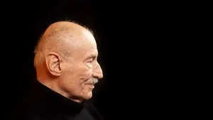 Actorul Victor Rebengiuc împlineşte 90 de ani, vârstă la care joacă în două spectacole