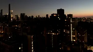 Pană masivă de curent în New York: 45.000 de persoane au rămas fără energie electrică/ Reţeaua de metrou din Manhattan, grav afectată | FOTO, VIDEO