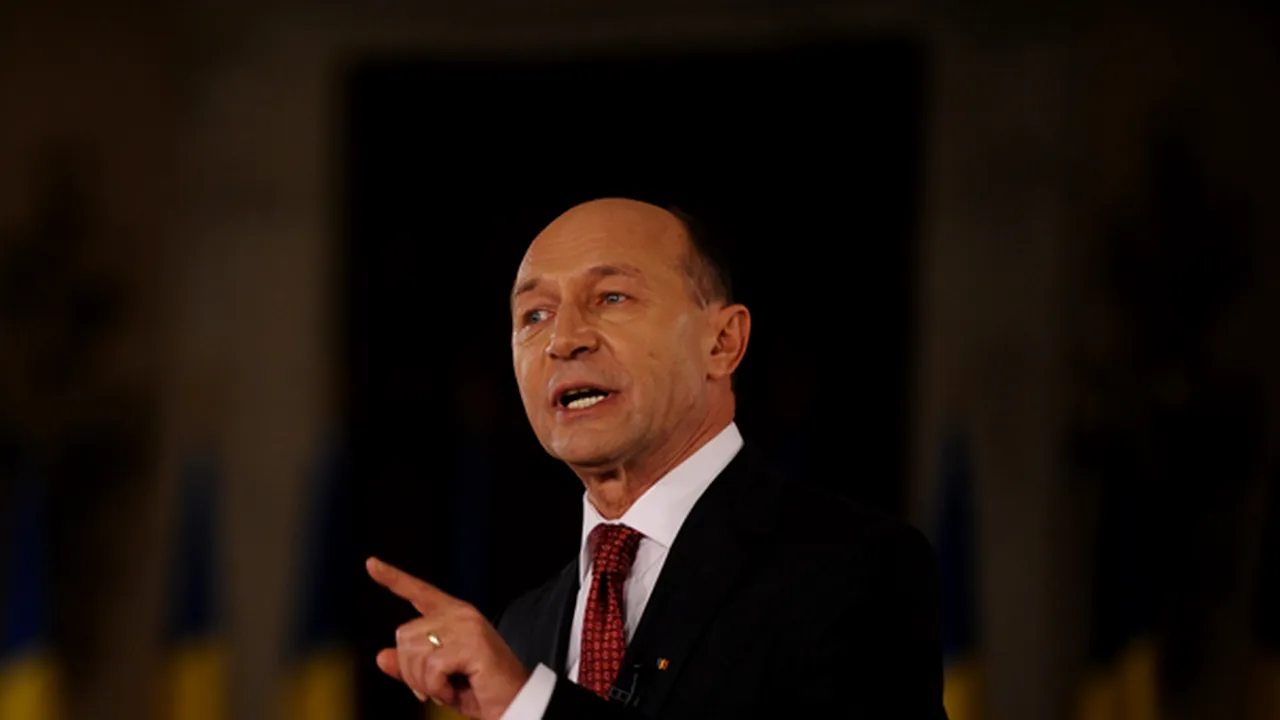 Băsescu revine şi spune că Geoană nu are nicio implicare în prelungirea paşaportului lui Popa