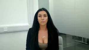 O angajată a unei companii IT a apărut într-un promo şi a devenit victima troll-ilor de pe LinkedIn. Cum a reacţionat tânăra după atacul în cascadă - FOTO, VIDEO
