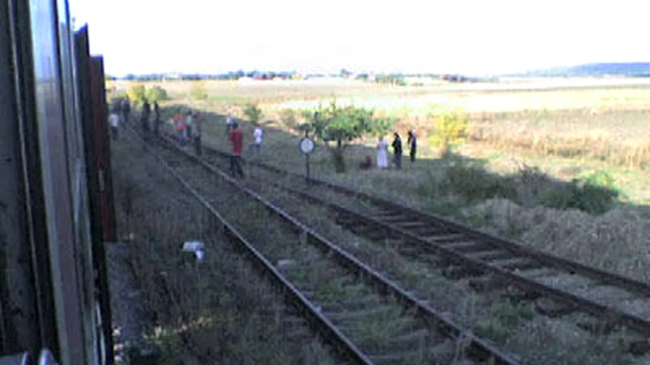 Mecanicului trenului deraiat în judeţul Galaţi îi va fi desfăcut contractul de muncă