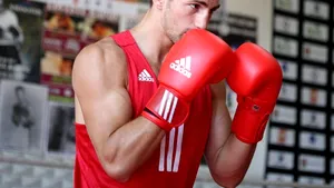 Meci de baraj între Bogdan Juratoni şi Cătălin Paraschiveanu pentru mondialele de box