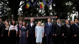 Premierul Viorica Dăncilă şi mai mulţi miniştri participă la sărbătorile naţionale de la Ţebea / FOTO