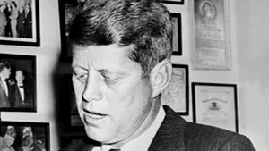 Pistolul cu care a fost ucis asasinul lui John F. Kennedy, scos la licitaţie
