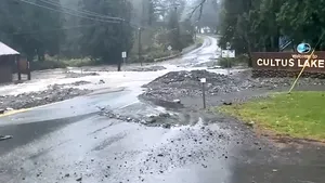 Alertă hidrologică: se umflă râurile ţării. Cod portocaliu de inundaţii în 10 judeţe