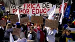 Protest al sindicatelor din Educație, împreună cu ANOSR, la Palatul Cotroceni: „Vă e frică de un popor educat?” / Scrisoare deschisă trimisă către Nicușor Dan